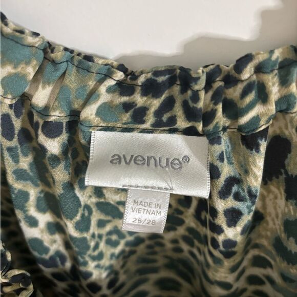 Avenue Animal Print Blouse - Green and Black size 26/28 EUC - Picture 2 of 3